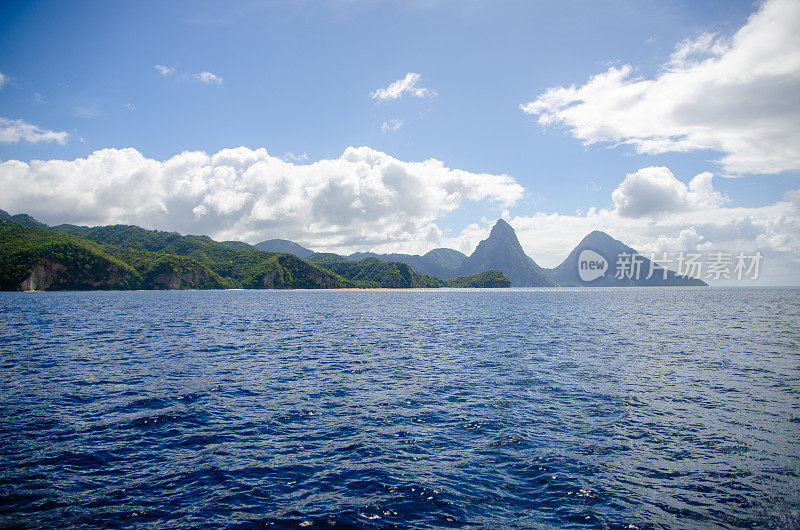 遥远的岩钉山海景圣卢西亚