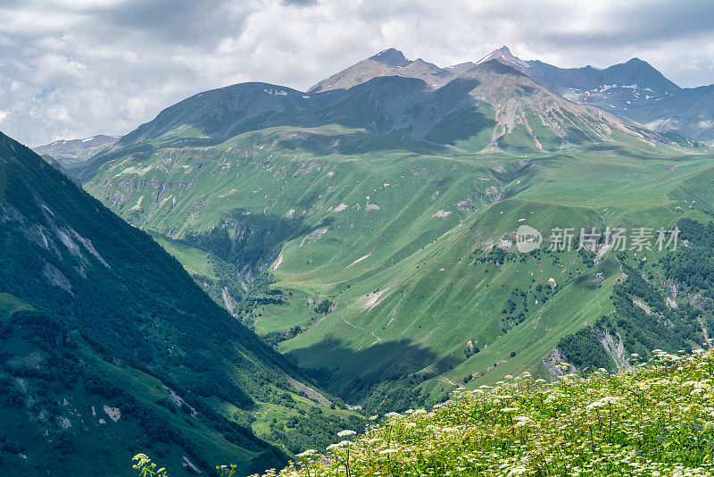 格鲁吉亚卡兹贝吉的高加索山脉