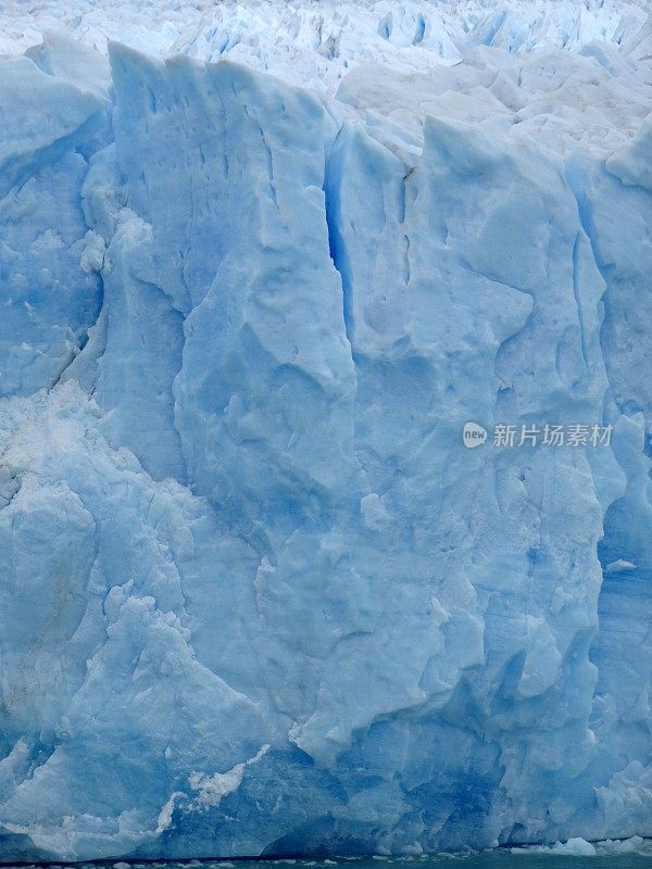 巴塔哥尼亚的埃尔卡拉法特冰川。佩里托莫雷诺令人印象深刻的冰墙