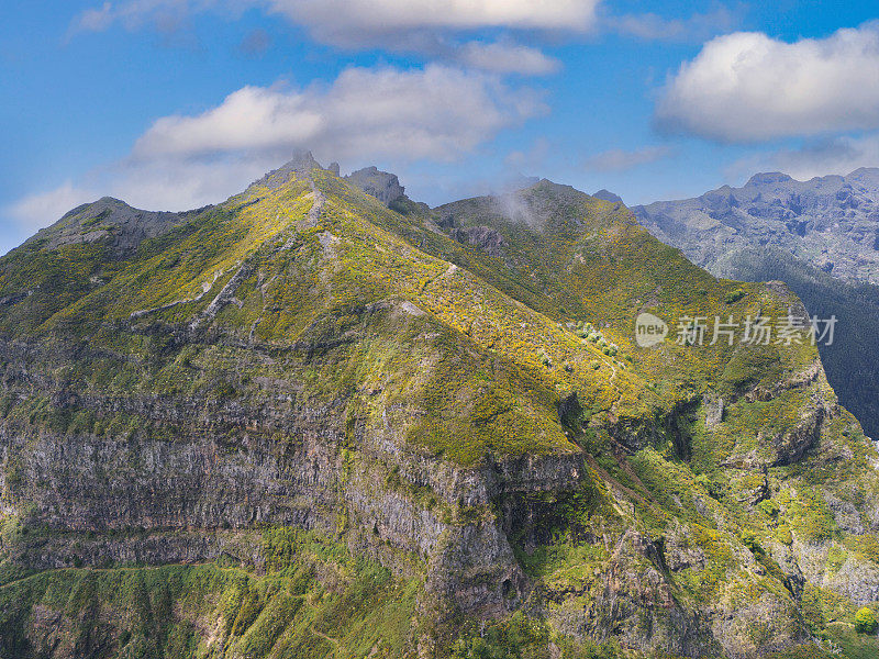 葡萄牙马德拉岛皮科格兰德山顶鸟瞰图