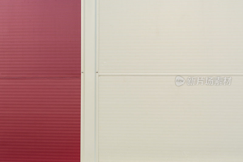 抽象的背景墙的红色和米色肋金属轮廓