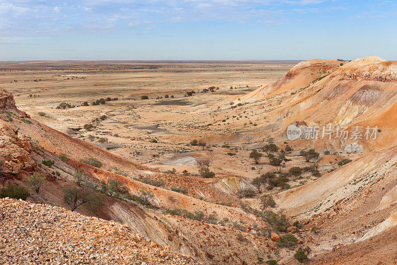 澳大利亚南部内陆的沙漠。