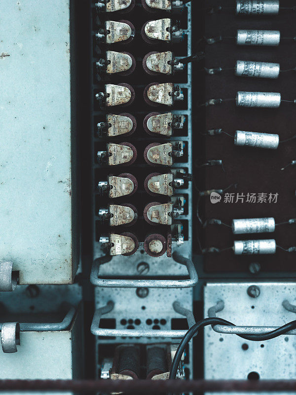 旧电容器收音机印刷电路板设备的一部分