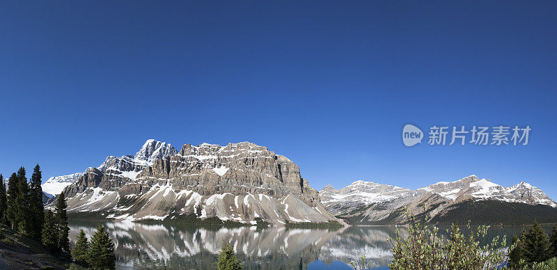 加拿大亚伯达省班夫国家公园的加拿大落基山脉的弓湖全景