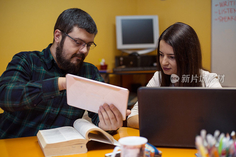 学生在导师的指导下准备考试