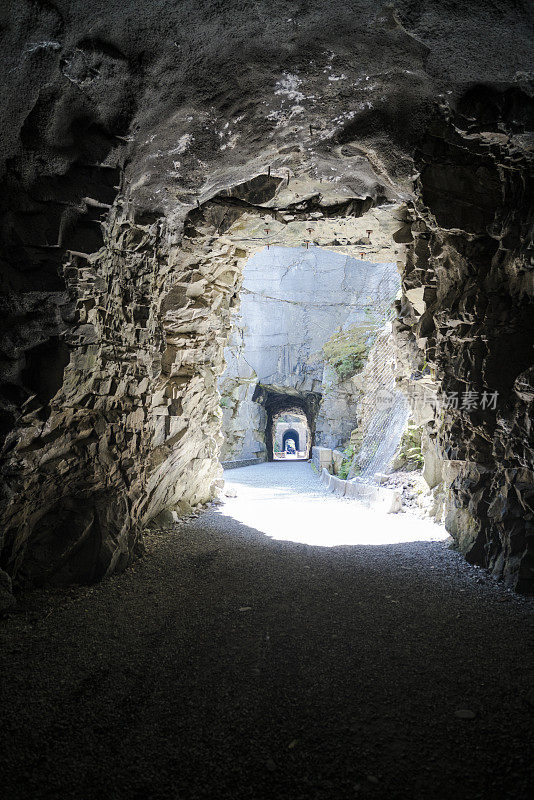 奥赛罗隧道的1号、2号和3号隧道，位于加拿大不列颠哥伦比亚省的科基哈拉峡谷省级公园