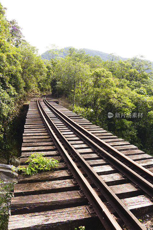 木头铁路桥梁