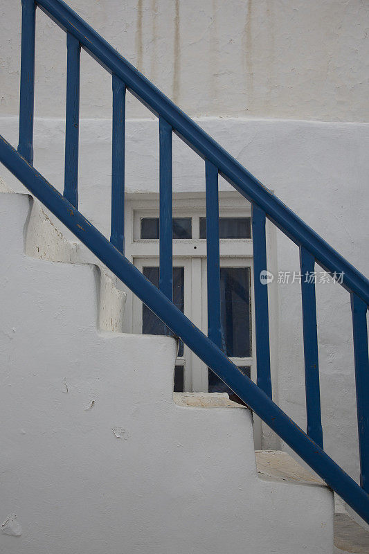 蓝色的楼梯扶手