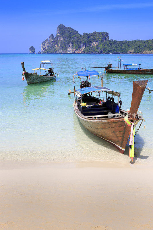 菲菲岛上的泰国长尾船