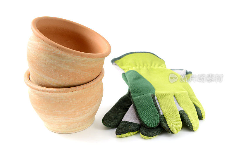 两个陶土花盆和园艺手套