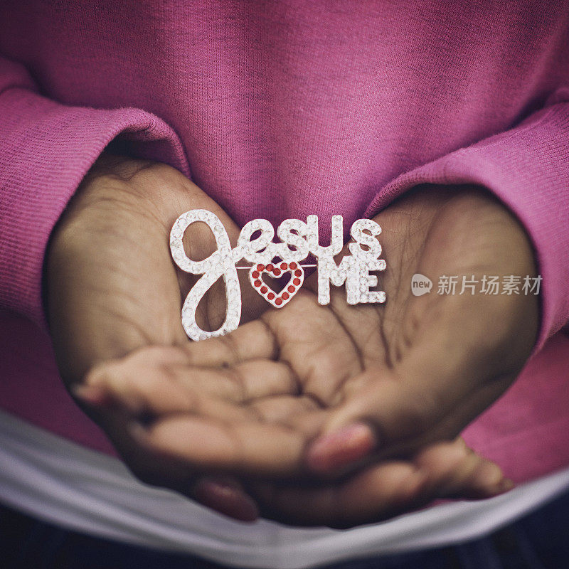 耶稣爱我:握住属灵信息的手