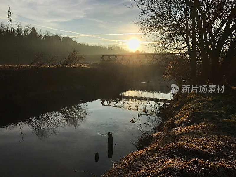 清晨的运河