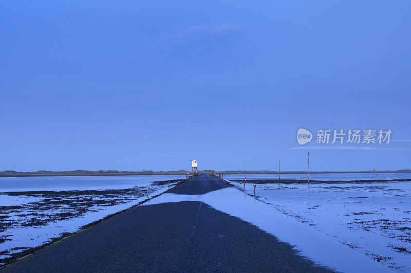 黄昏，圣岛林迪斯法恩，英格兰堤道