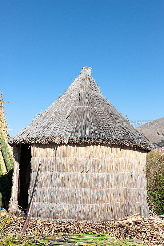 乌鲁斯岛上的草屋