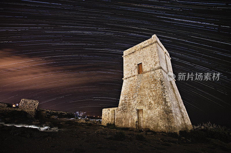 海岸瞭望塔上的星迹