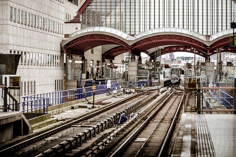 伦敦金丝雀码头的Docklands轻轨站