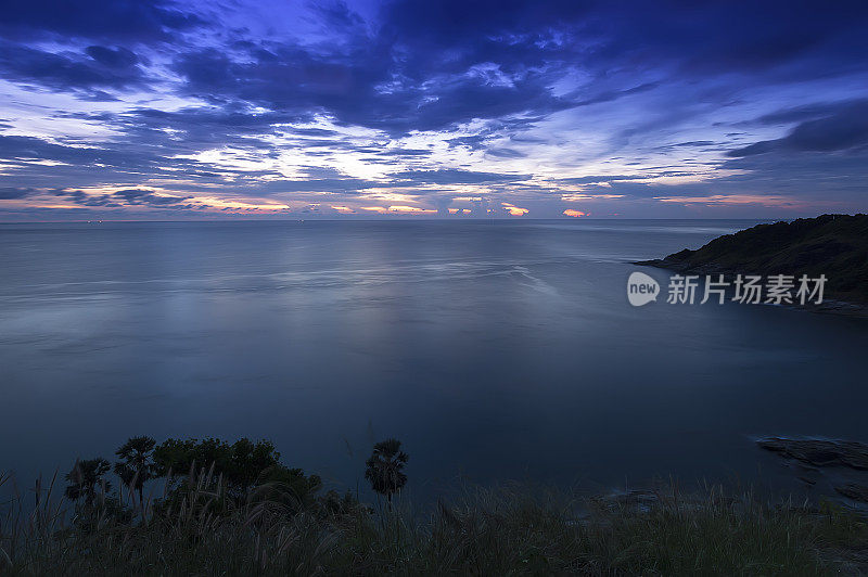 普吉岛日落时的蓬贴海角