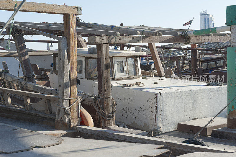 巴林岛被遗弃的三角帆船