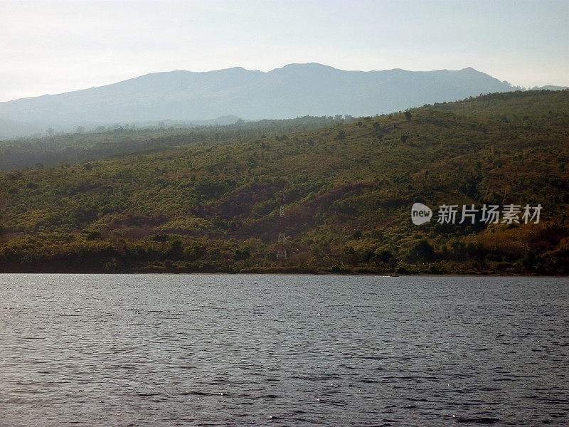 印度尼西亚，坦博拉火山和萨姆巴提火山