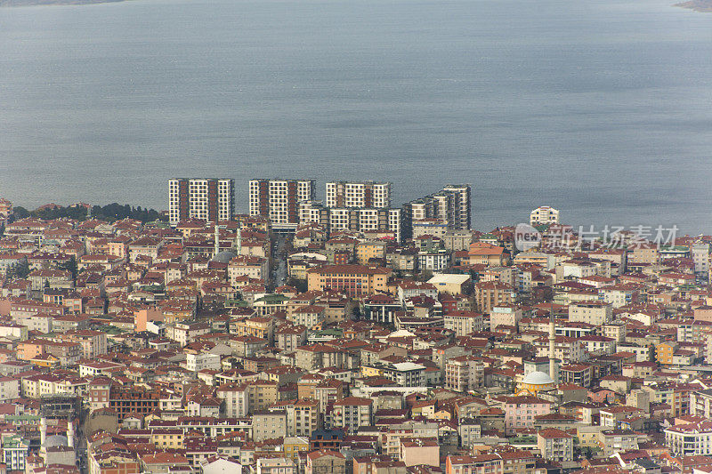 土耳其伊斯坦布尔欧洲一侧的传统高层公寓