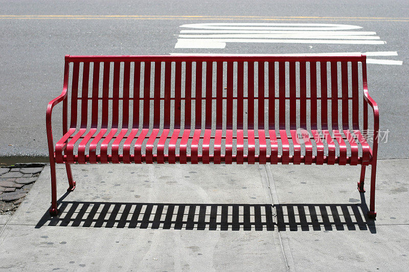 红色的长椅上(2)