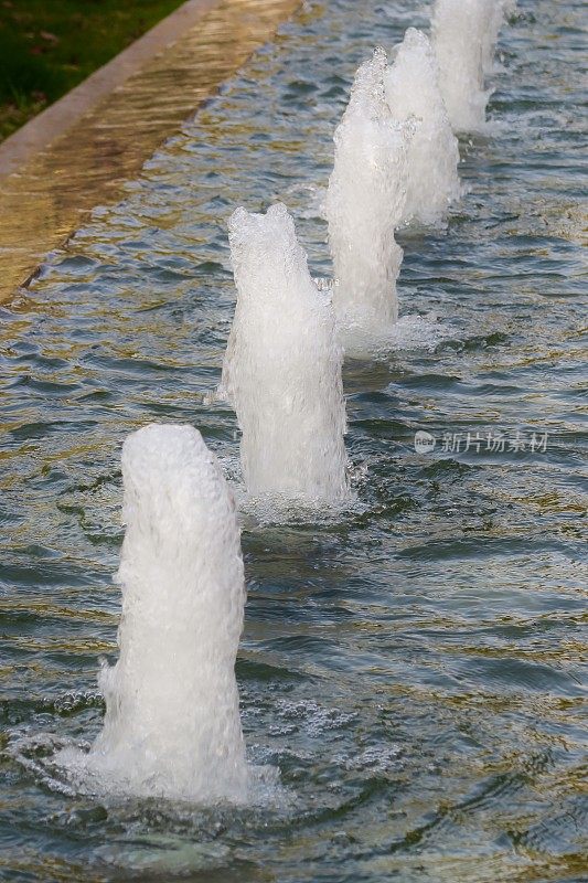 印度门公园形象现代，花岗岩喷泉槽