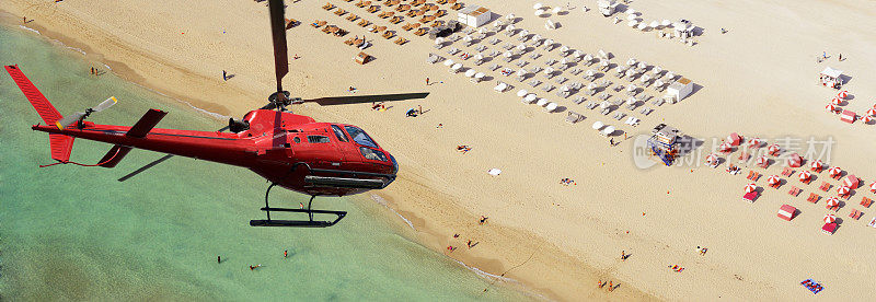 直升机飞过迈阿密海滩，佛罗里达，美国。