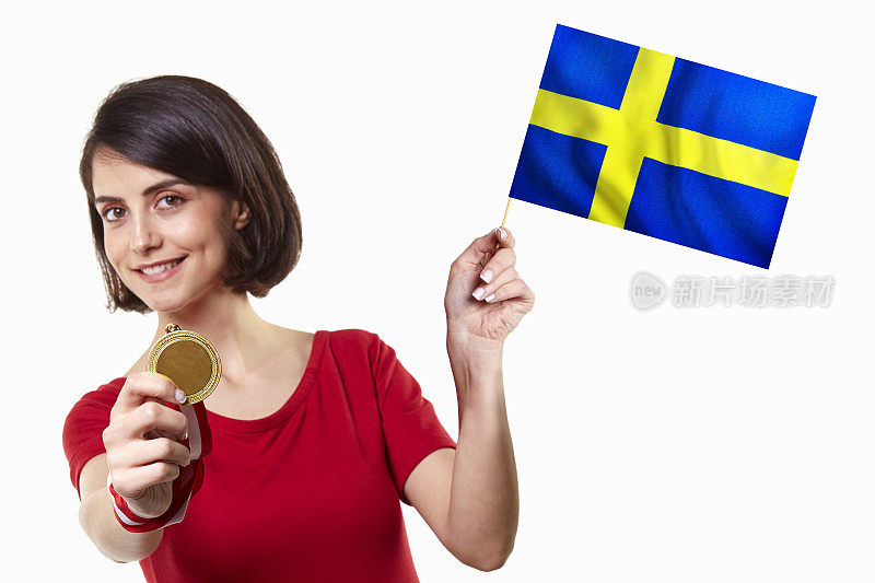 年轻的女孩拿着金牌和瑞典国旗