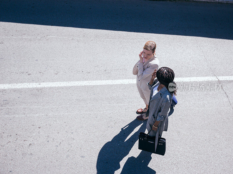 出差的商务女性