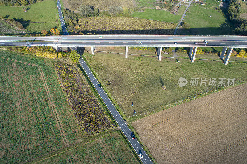 公路桥梁，农业区-鸟瞰图