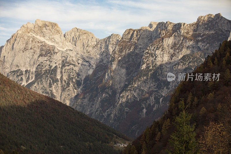 朱利安阿尔卑斯山在斯洛文尼亚的秋天