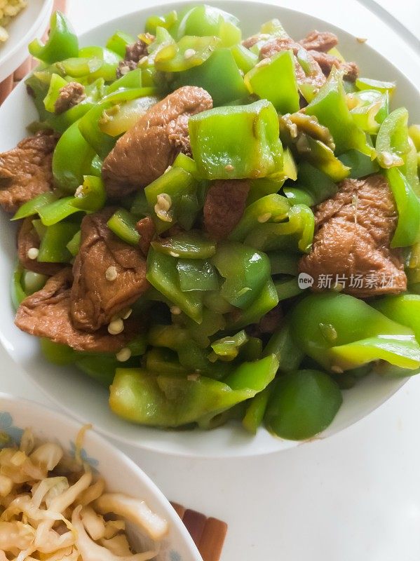 中国菜:青椒炒豆腐