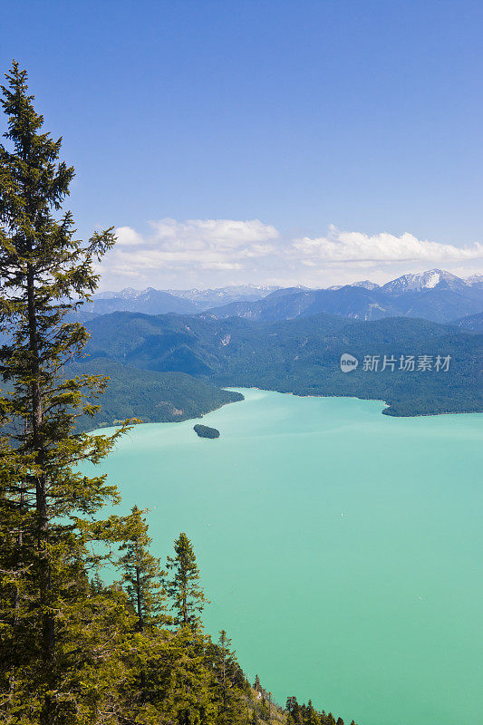 巴伐利亚阿尔卑斯的瓦尔琴湖鸟瞰图