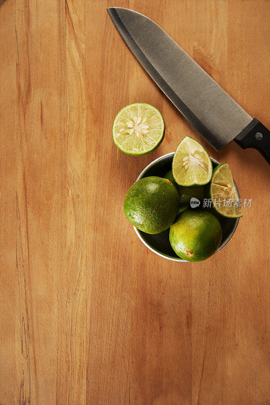 切酸橙和菜刀