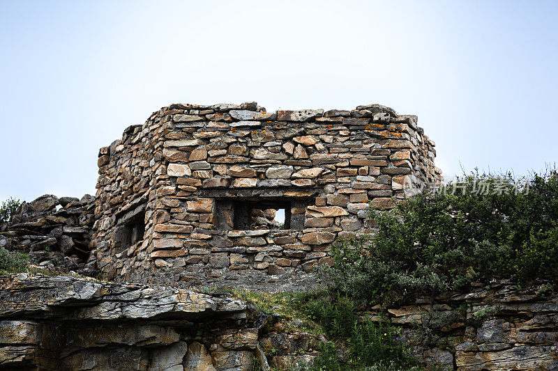 岩石山上的石头城堡