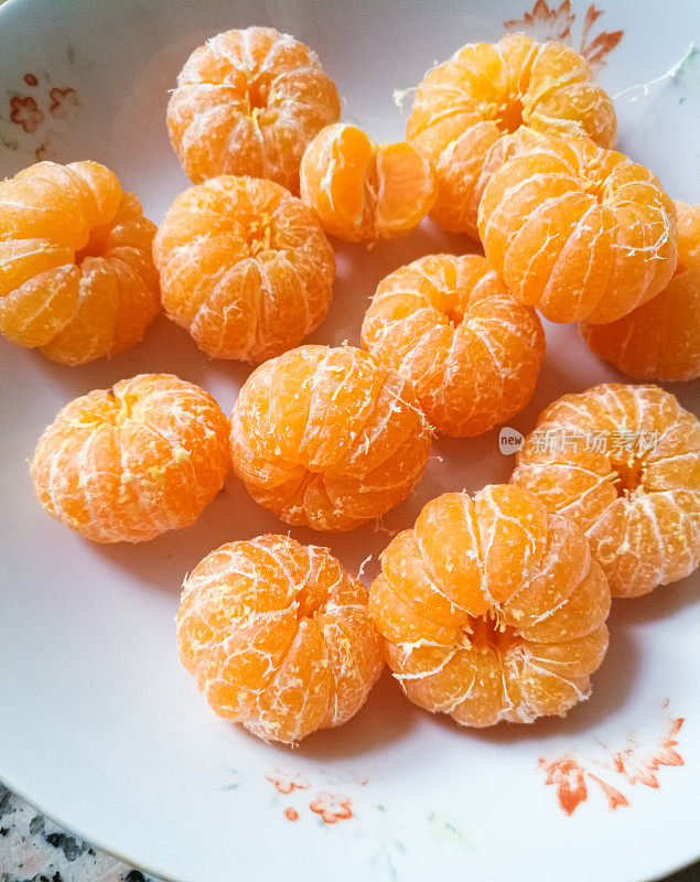 橙色果实孤立在白色背景上