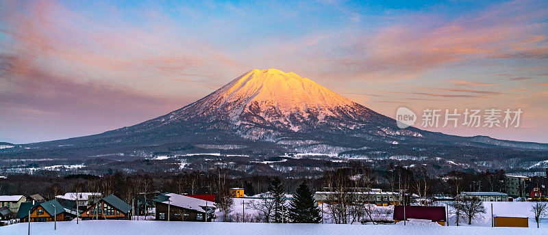 Yotei山的日落