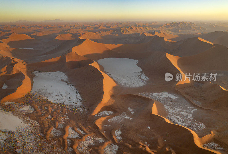 大爹地沙丘与死谷日落，索苏斯瓦莱，纳米比亚沙漠，纳米比亚，非洲