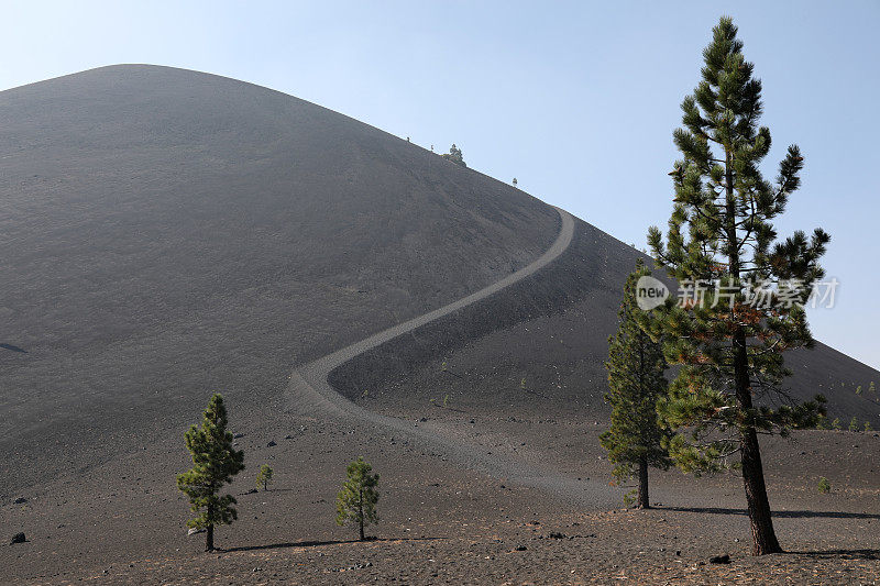 拉森火山国家公园的火山渣锥