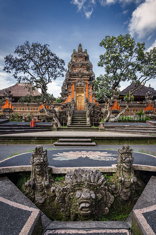 乌布拜伊印尼印度教寺庙巴厘岛普拉塔曼萨拉斯瓦提水宫