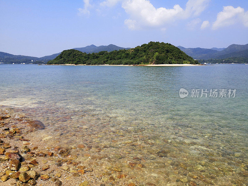 位于香港西贡白沙洲岛的清水