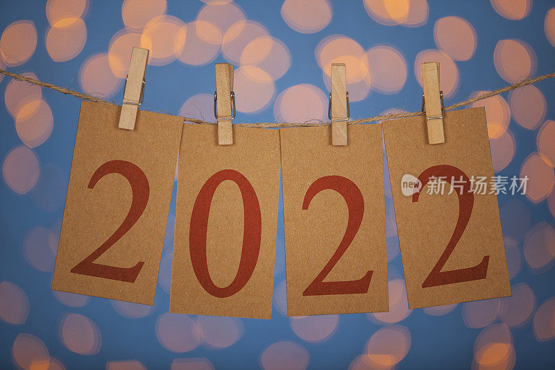 2022年新年概念剪接卡片和灯