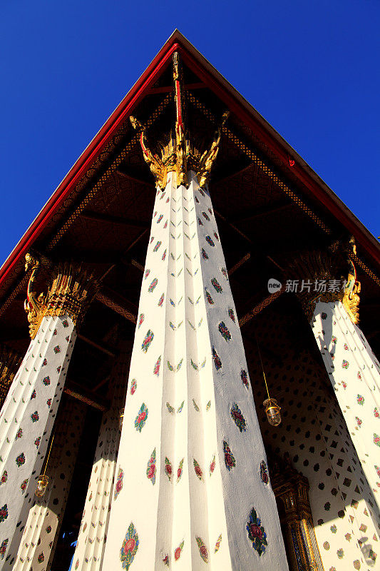 曼谷佛教寺庙的建筑柱细节