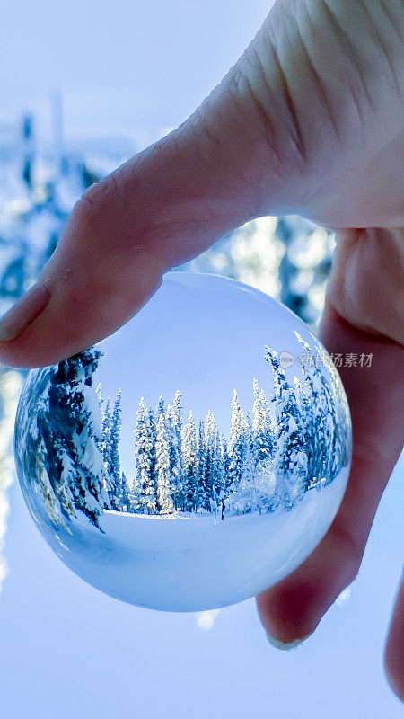 阿拉斯加冬天与水晶反射