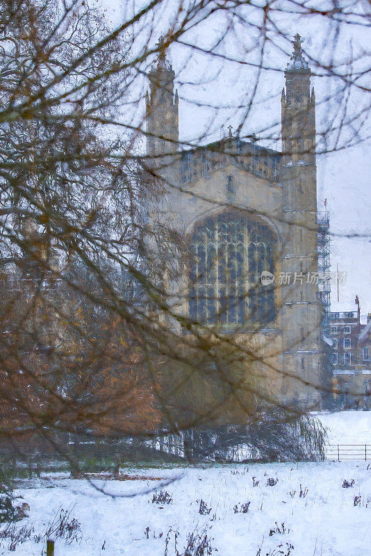 剑桥国王学院教堂周围的地面和屋顶上的雪