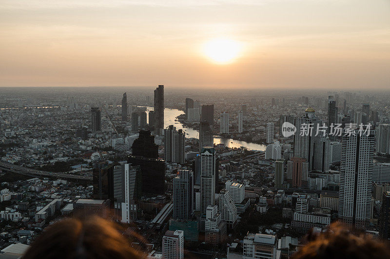 从高楼顶上俯瞰曼谷。