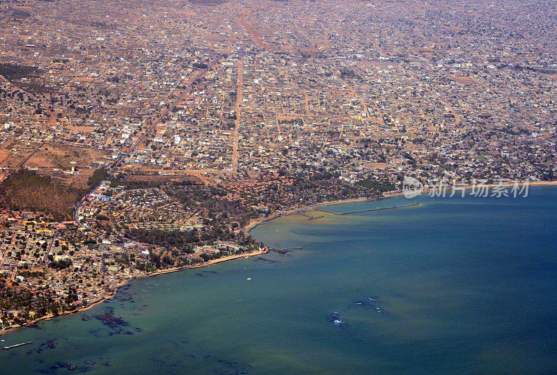 萨利葡萄牙-度假小镇从空中，塞内加尔