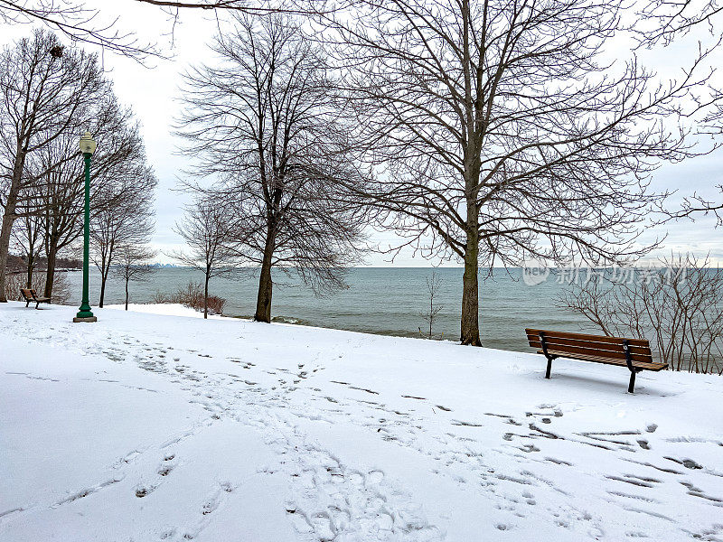 冬天的湖滨公园景色，奥克维尔，哈尔顿地区，加拿大