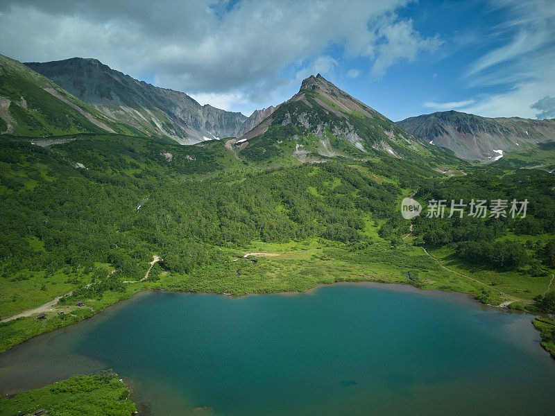 塔科洛奇湖位于瓦奇卡泽山脉地区