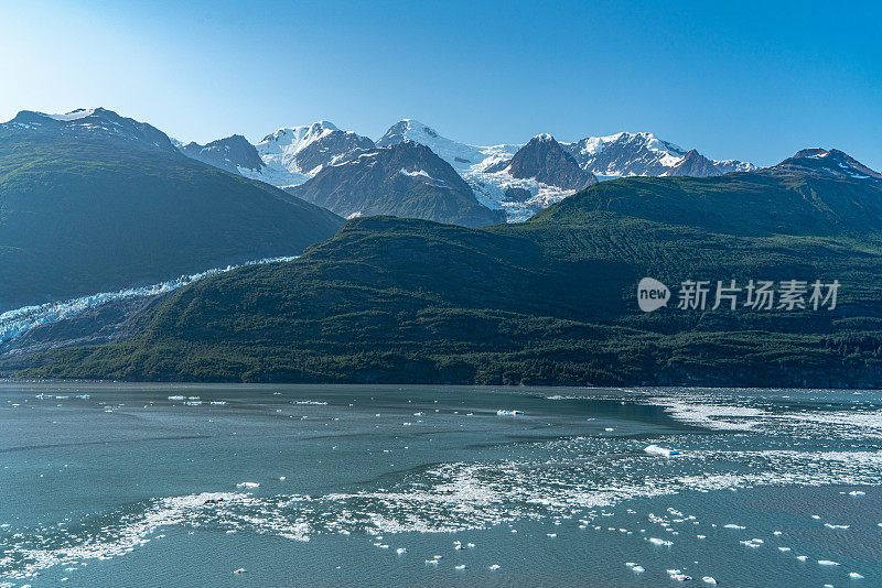 美国阿拉斯加州威廉王子湾学院峡湾的史密斯冰川